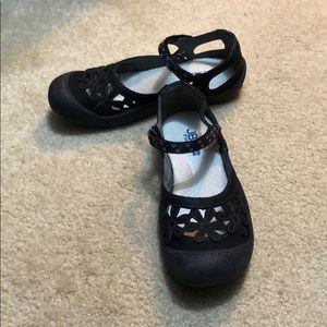JBU Women’s Wildflower Black sandals
